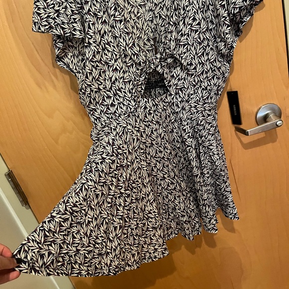 NWT Lulus Tie Front Romper - Picture 4 of 4